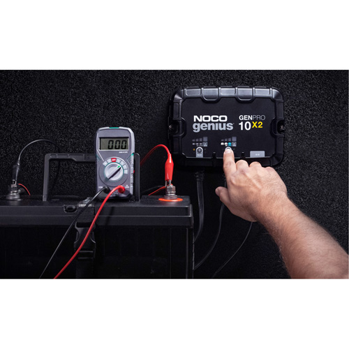 Chargeur de batterie embarqu&eacute; &agrave; 2 sorties de 20 amp&egrave;res GenPro10X2 Genius Waymarc Industries Inc