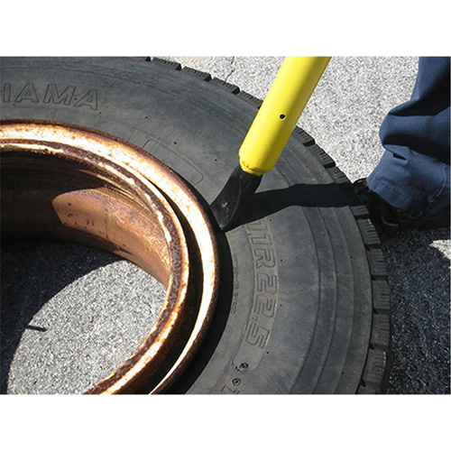 D&eacute;monte-talons &agrave; marteau coulissant Waymarc Industries Inc