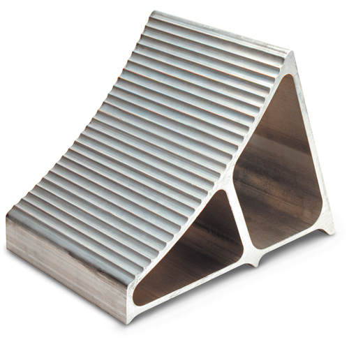 Cales-roue en aluminium, 7" la x 11-1/2" p x 8" h Waymarc Industries Inc