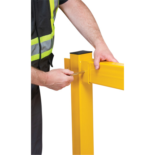 Poteau en ligne pour garde-corps l&eacute;gers, Acier, 42" h, Jaune s&eacute;curit&eacute; OSHA Waymarc Industries Inc