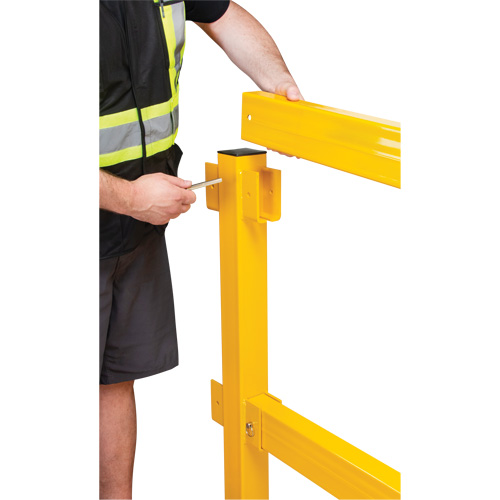 Poteau en ligne pour garde-corps l&eacute;gers, Acier, 42" h, Jaune s&eacute;curit&eacute; OSHA Waymarc Industries Inc