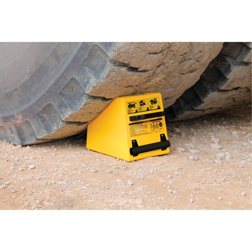 Cale de roue ultra-robuste pour l'exploitation mini&egrave;re Checkers Safety, PEHD, Jaune, 14-1/2" la x 17-1/2" p x 16" h Waymarc Industries Inc