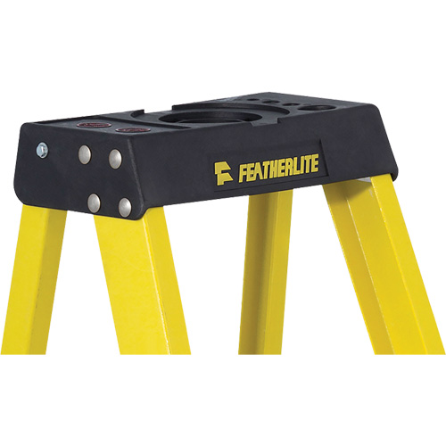 Industrial Heavy-Duty Stepladders (6400 Series), 4', Fibreglass, 300 lbs. Capacity, Type 1A Waymarc Industries Inc