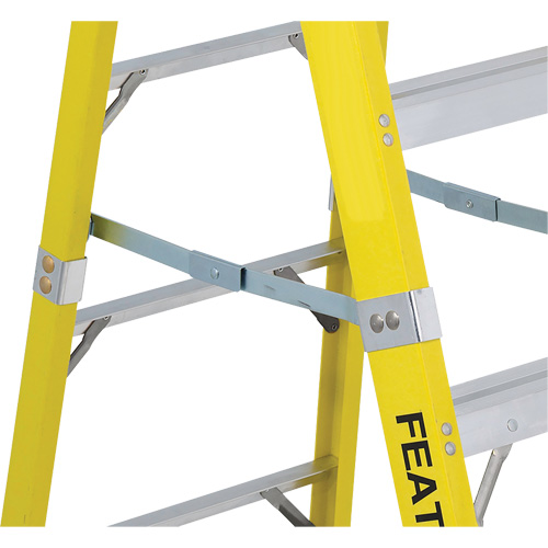Industrial Heavy-Duty Stepladders (6400 Series), 4', Fibreglass, 300 lbs. Capacity, Type 1A Waymarc Industries Inc