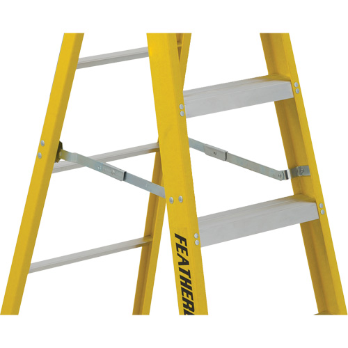 Industrial Heavy-Duty Stepladders (6900 Series), 4', Fibreglass, 300 lbs. Capacity, Type 1A Waymarc Industries Inc