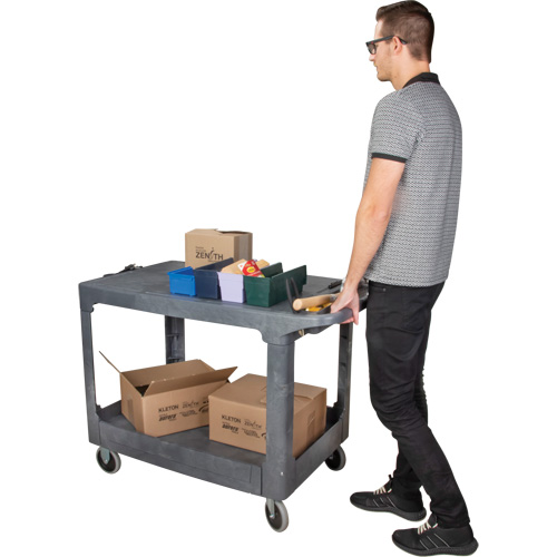 Chariot utilitaire pour l'entretien avec tablette plate, 2 tiers, 25-1/4" x 32-1/4" x 44", Capacit&eacute; 550 lb Waymarc Industries Inc