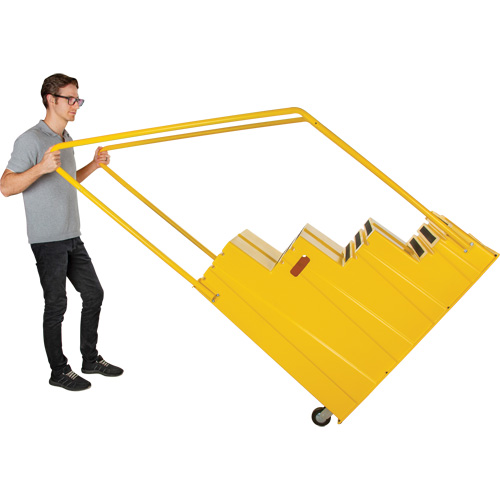 Escabeau industriel, 4 marches, 44" x 22-1/4" x Hauteur 65-1/8" Waymarc Industries Inc