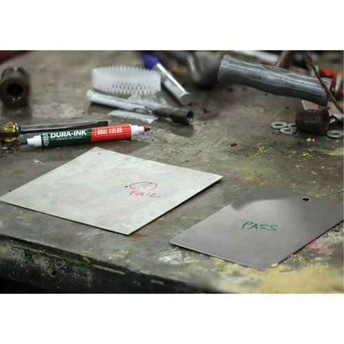 Marqueur &agrave; encre permanente et double couleur Markal Dura-Ink, Vert/Rouge, Pointe Ronde Waymarc Industries Inc