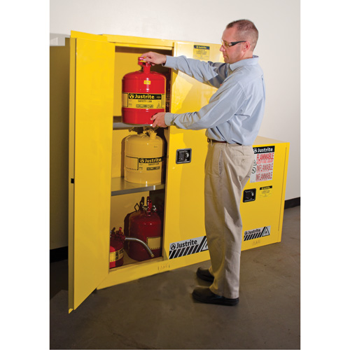 Armoires Sure-Grip EX pour produits inflammables, 45 gal., 2 Porte(s), 43" La x 65" h x 18" p Waymarc Industries Inc