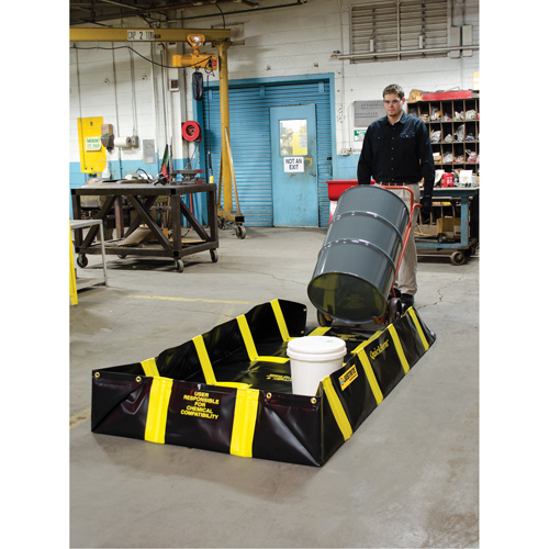 Bermes de confinement avec supports int&eacute;rieurs de parois QuickBerm , Capacit&eacute; 235 gal. US, 4' la x 8' lo x 12" h, Support &agrave; encliqueter Waymarc Industries Inc