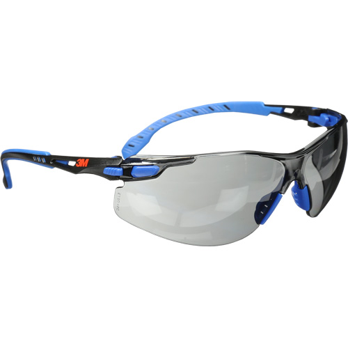 Lunettes de s&eacute;curit&eacute; Solus avec lentilles Scotchgard, Lentille Grise/fum&eacute;e, Antibu&eacute;e, R&eacute;pond ou surpasse la norme CSA Z94.3 Waymarc Industries Inc