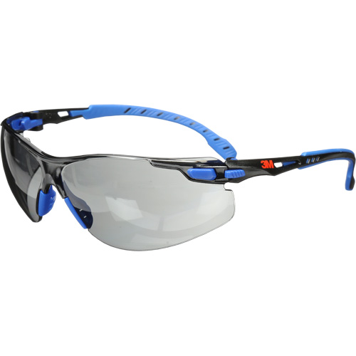 Lunettes de s&eacute;curit&eacute; Solus avec lentilles Scotchgard, Lentille Grise/fum&eacute;e, Antibu&eacute;e, R&eacute;pond ou surpasse la norme CSA Z94.3 Waymarc Industries Inc