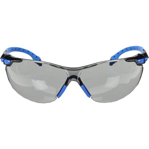 Lunettes de s&eacute;curit&eacute; Solus avec lentilles Scotchgard, Lentille Grise/fum&eacute;e, Antibu&eacute;e, R&eacute;pond ou surpasse la norme CSA Z94.3 Waymarc Industries Inc