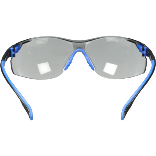 Lunettes de s&eacute;curit&eacute; Solus avec lentilles Scotchgard, Lentille Grise/fum&eacute;e, Antibu&eacute;e, R&eacute;pond ou surpasse la norme CSA Z94.3 Waymarc Industries Inc
