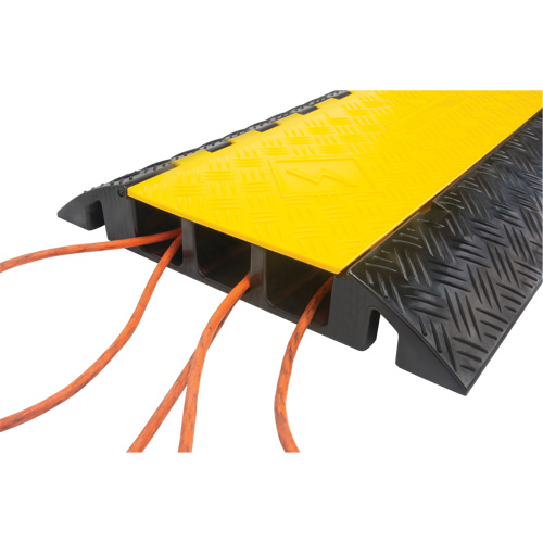 Protecteur de c&acirc;bles en polyur&eacute;thane, 5 canaux, 35,43" lo x 19,69" la x 2" h Waymarc Industries Inc