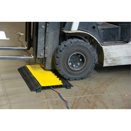 Protecteur de c&acirc;bles en polyur&eacute;thane, 5 canaux, 35,43" lo x 19,69" la x 2" h Waymarc Industries Inc
