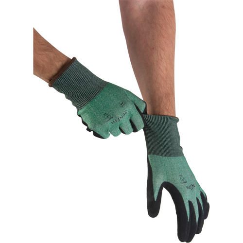 Gants l&eacute;gers et haute dext&eacute;rit&eacute; r&eacute;sistants &agrave; la coupe, Taille 8, Calibre 21, Rev&ecirc;tement Mousse de nitrile, Enveloppe en Acier inoxydable/PEHP, ASTM ANSI niveau A3 Waymarc Industries Inc