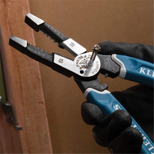 Outil polyvalent Klein-Kurve pour d&eacute;nuder, couper et sertir les fils, 8-1/4" lo, 8 - 20 AWG Waymarc Industries Inc