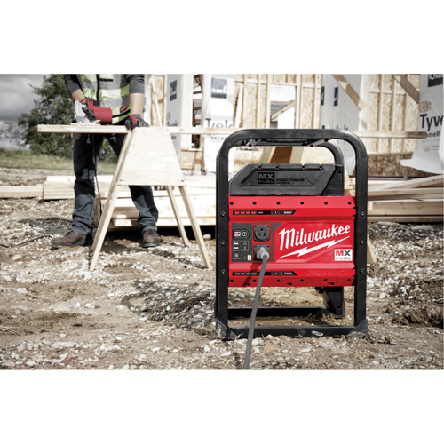 Bloc d'alimentation MX Fuel Carry-On, 1800 W/3600 W, Lithium-ion, 20-4/5" ha x 12" la x 15" p x 49,7 lb Waymarc Industries Inc