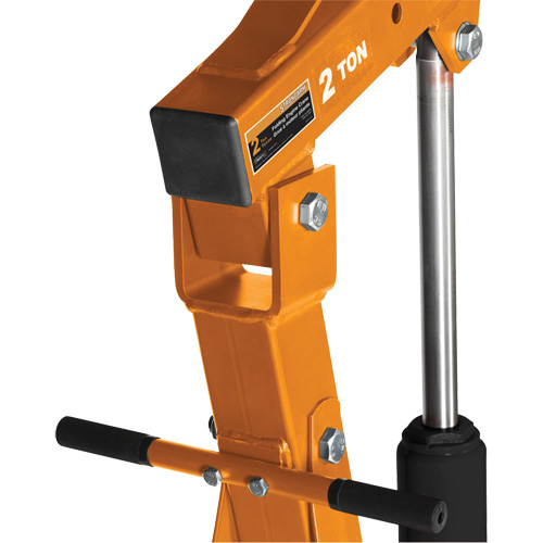 Grue escamotable pour moteur — Strongarm Waymarc Industries Inc
