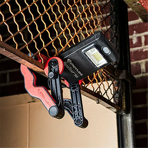 Beartrap&reg; 360 Rotating Work Light, LED, 2000 Lumens Waymarc Industries Inc
