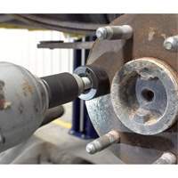 Outil d'installation de goujons de roue Waymarc Industries Inc
