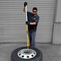 D&eacute;monte-talons &agrave; marteau coulissant Waymarc Industries Inc