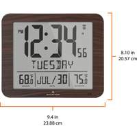 Horloge murale étroite à réglage automatique avec calendrier complet, Numérique, À piles, Noir OR496 | Waymarc Industries Inc