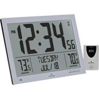 Horloge à réglage automatique à calendrier complet avec de très grands caractères, Numérique, À piles, Argent OR499 | Waymarc Industries Inc
