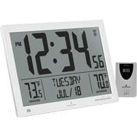 Horloge à réglage automatique à calendrier complet avec de très grands caractères, Numérique, À piles, Blanc OR500 | Waymarc Industries Inc