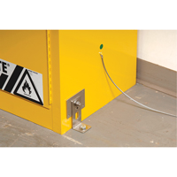 Attache de retenue contre les s&eacute;ismes pour armoire Sure-Grip Ex pour produits inflammables Waymarc Industries Inc