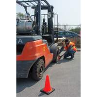 Premium Traffic Cone, 18", Orange SEB769 | Waymarc Industries Inc