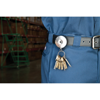 Porte-clés à dévidoir The Original, Chrome, Câble 24", Fixation Agrafe de ceinture TLZ009 | Waymarc Industries Inc